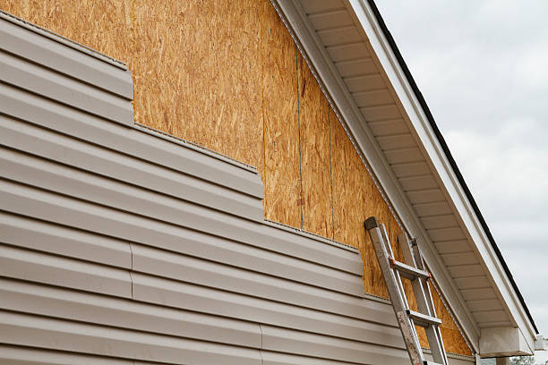 Professional Siding Replacement technician working in Cranbury, NJ